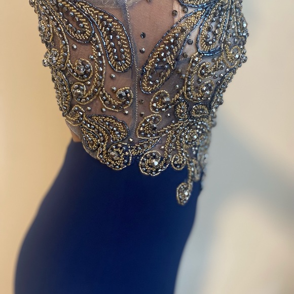 Elegant gown with gold beading. - Picture 2 of 5